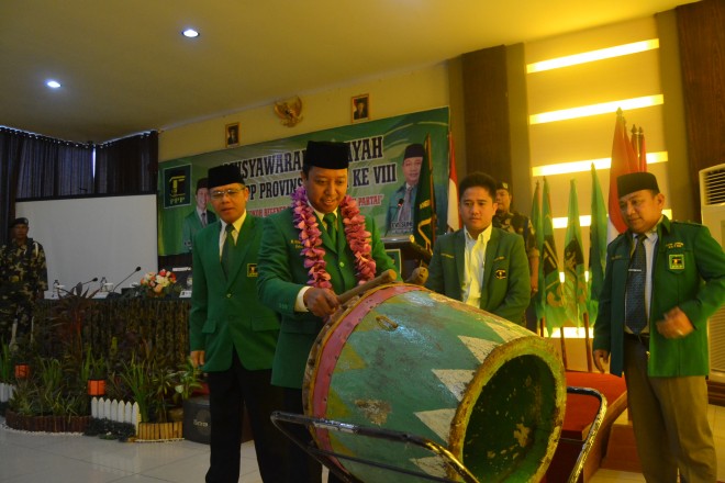 Ketua Umum Partai Persatuan Pembangunan (PPP) versi Muktamar Surabaya, Romahurmuziy  ketika membuka Muswil DPW PPP ke VIII provinsi Jambi bulan April lalu.